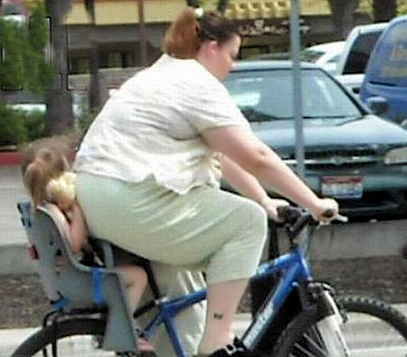 Si sta un po' stretti qua dietro!