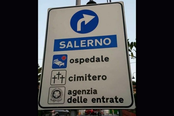 A Salerno meglio non svoltare a destra!