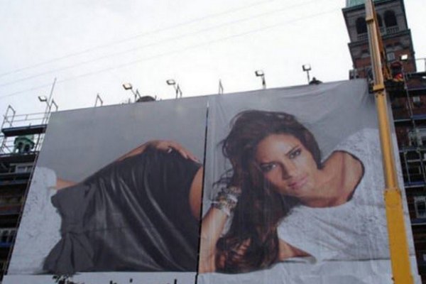 Donna a metà