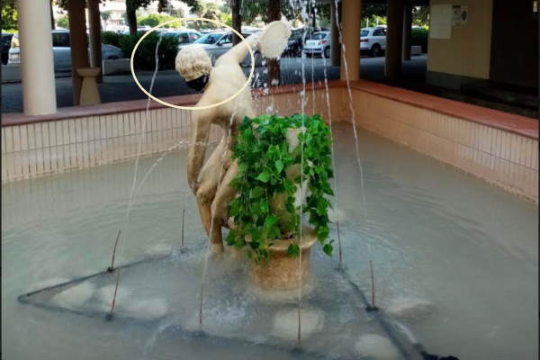Anche le statue portano la mascherina