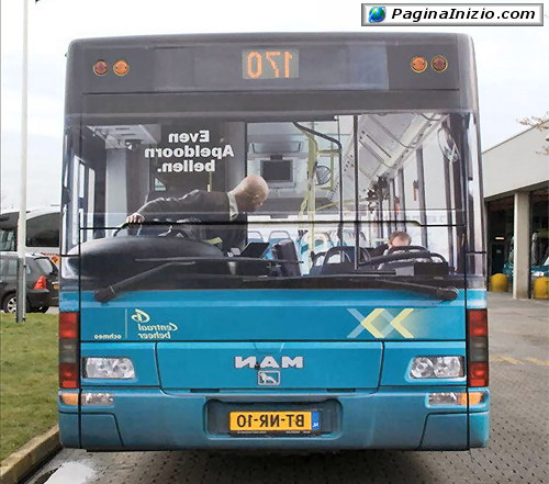 Due facce dello stesso pullman...