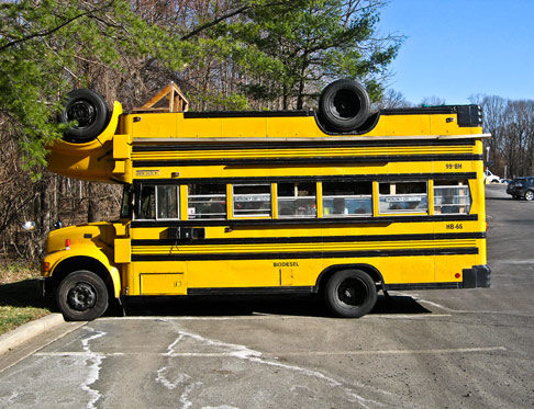 Un bus che non sta né in cielo né in terra!