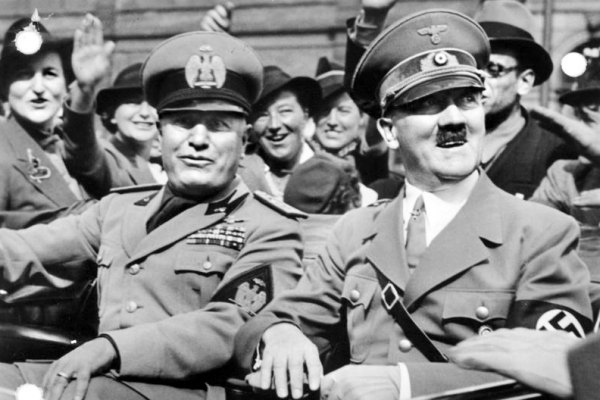 Hitler e Mussolini in parata a Monaco di Baviera