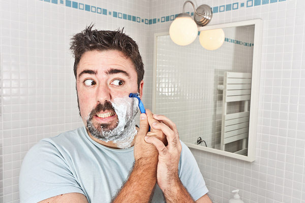 La barba andrebbe fatta la mattina appena svegli perché la pelle è più morbida