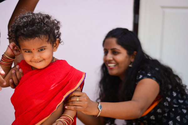 Anche le bambine nell'India del Sud indossano il bindu