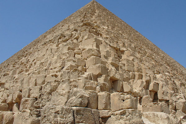 Blocchi di 1,5 tonnellate della Piramide di Cheope