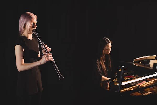 Il clarinetto  uno strumento versatile inventato nel XVII secolo, che si adatta alla musica classica, jazz e pop