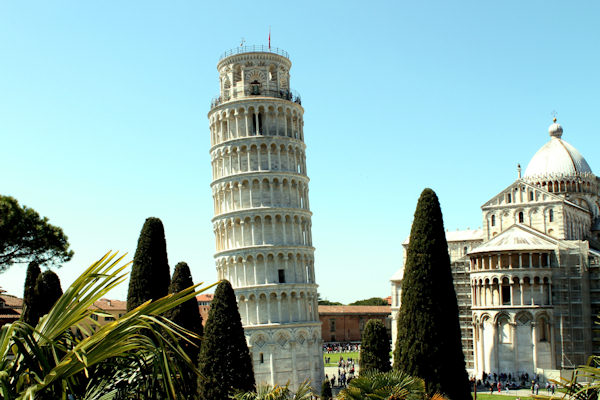 La 1 torre pendente  quella del Duomo di Pisa