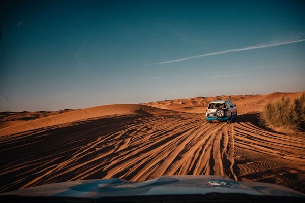 Scoprite il vostro stile di viaggio negli Emirati con l’auto giusta