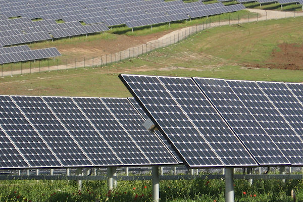 Gli impianti fotovoltaici accumulano l'energia del Sole