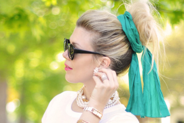 Chignon chiuso con foulard