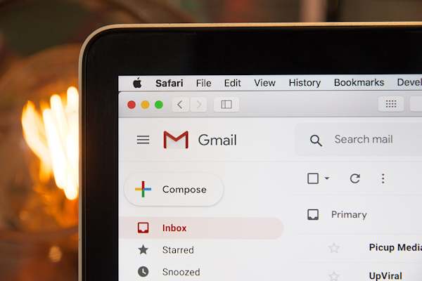 Nei periodi di ferie ed in altre situazioni è utile attivare le risposte automatiche con Gmail
