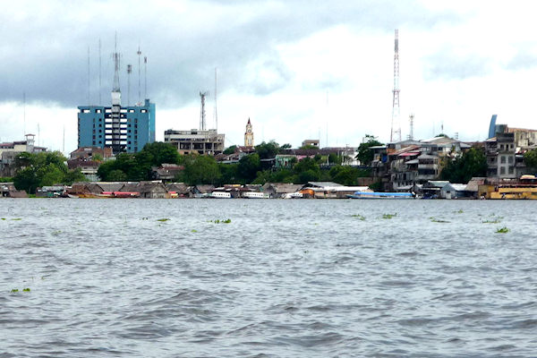 Iquitos (Perù) non possiede alcun collegamento terrestre