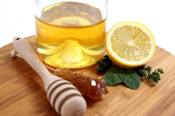Uno degli ingredienti più utili per gli scrub fai da te è il miele