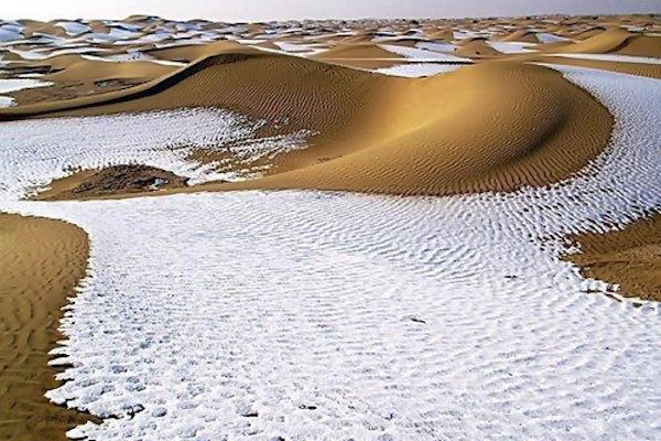 Un'immagine della neve sul Sahara