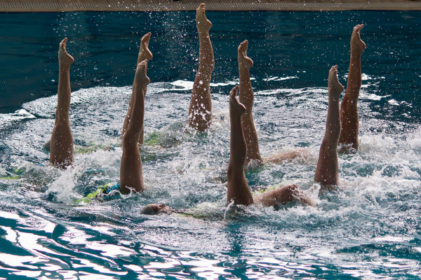 Le squadre di nuoto sincronizzato vanno da 4 a 8 membri