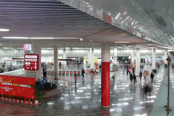 La stazione People's Square di Shangai  la pi affollata