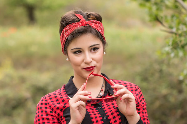 Come si mette la bandana in stile Pin Up?