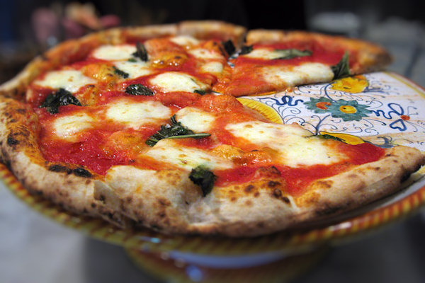 La pizza per eccellenza, la più conosciuta al mondo è la Margherita