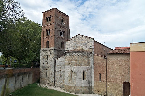 La 3° torre pendente è il campanile di San Michele degli Scalzi