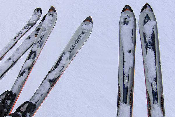 I primi sci erano di legno e venivano usati come mezzo di locomozione