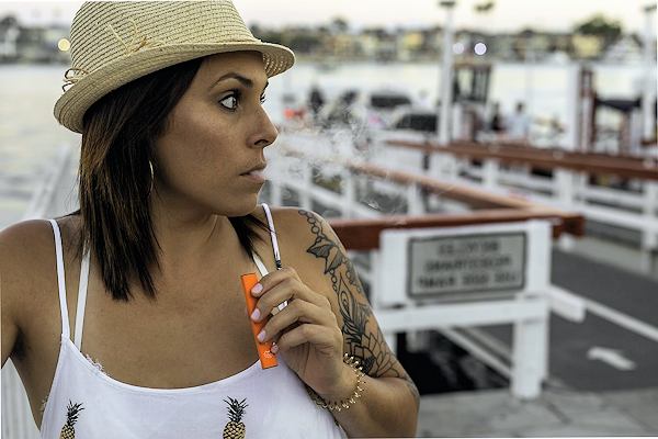 Sigarette elettroniche usa e getta di contrabbando: il fenomeno che rovina la salute e il mercato