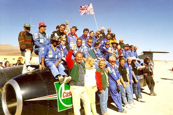 Il team del Thrust SSC dopo aver stabilito il record di velocità nel '97