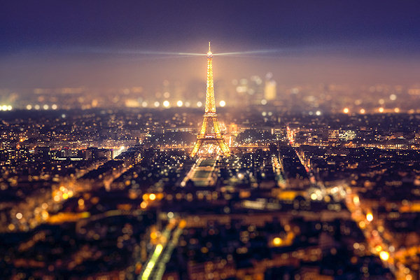 La tour Eiffel di notte