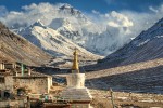 Monastero di Rongbuk, ai piedi del monte Everest