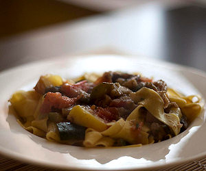 Pappardelle in salsa mediterranea