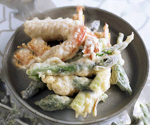 Tempura con gamberi e verdure